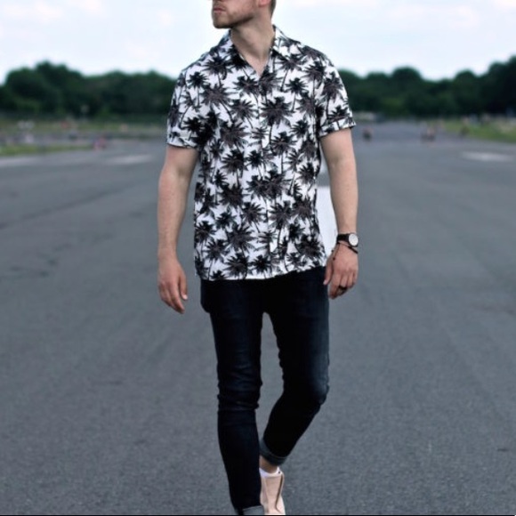 H&M Other - H&M PALM TREE PRINT BUTTON DOWN.